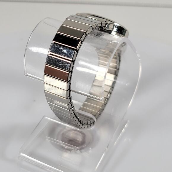 Women’s Stretch Band Watch Large Numbers Silver Tone Quartz - Picture 4 of 11